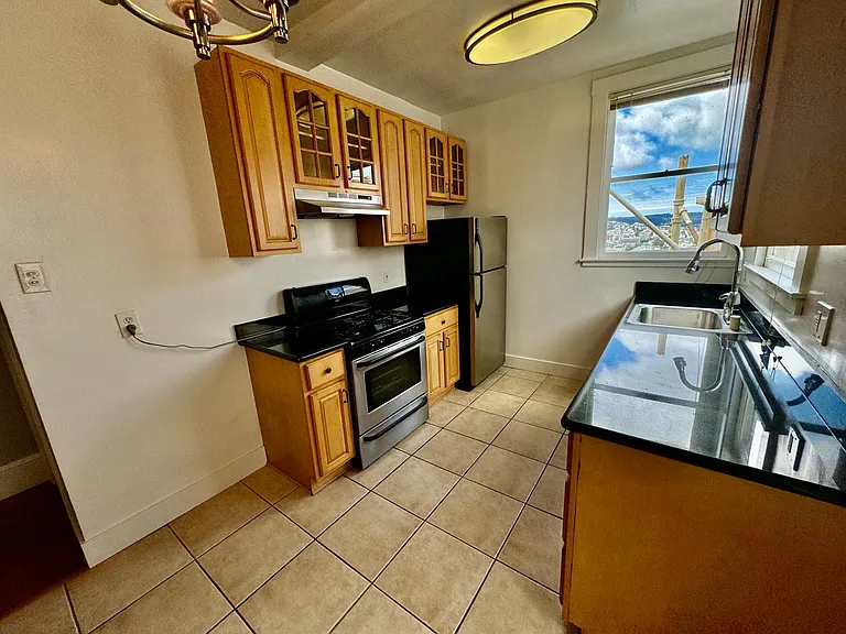 2335 Larkin St #12 — Photo 3