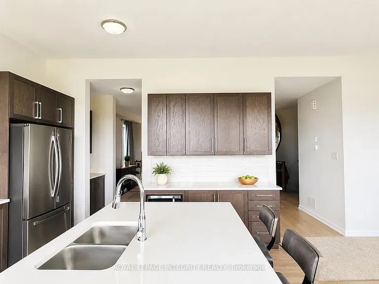 747 Coast Cir — Photo 11
