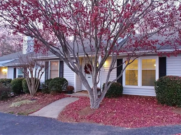 27 Appletree Ln, Greensboro, NC 27455