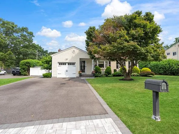 42 Kenmore Street, Dix Hills, NY 11746