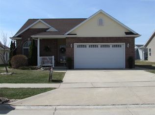 4220 Autumn Ridge Rd, Cedar Falls, IA 50613