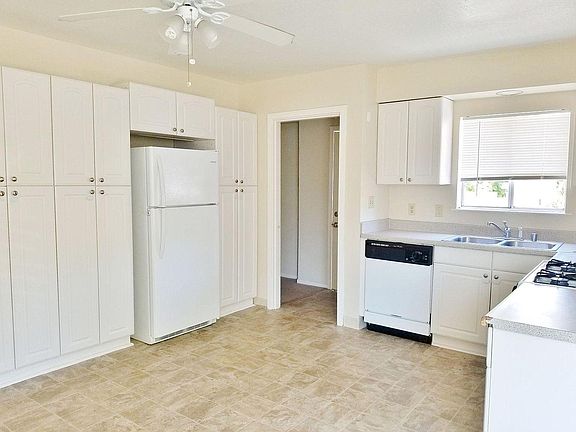 3rd image of 936 1/2 Harriet Ave