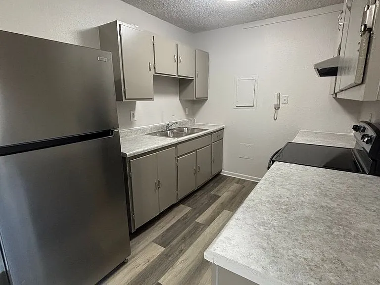 Cedar Crest Apartments — Photo 2