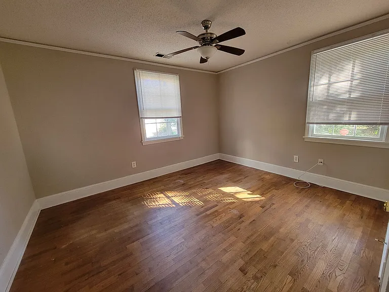 220 Gilleland Dr — Photo 15