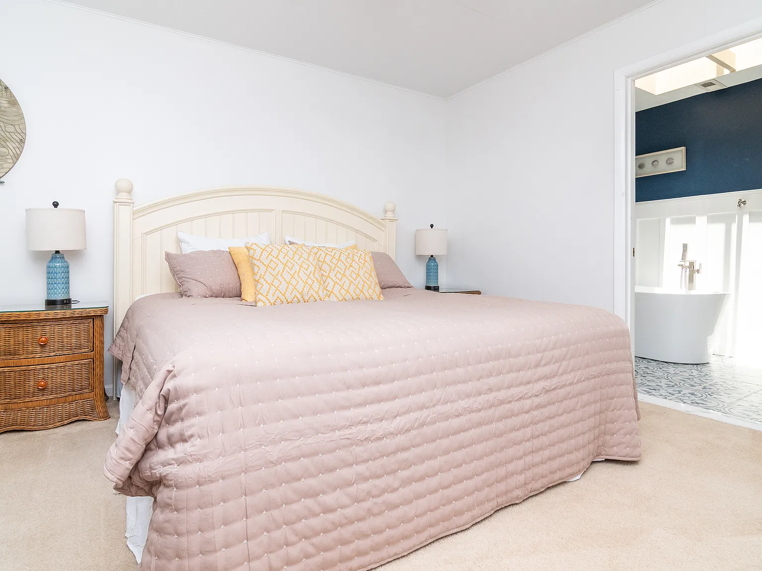 2 bed, 1200 sqft, $3,200 — Photo 1