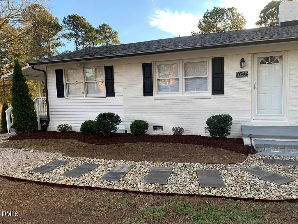 4 bed, 2.0 bath, 1362 sqft, $2,200 — Photo 2