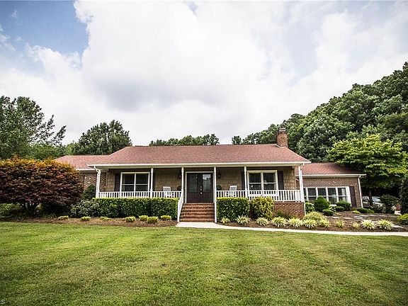 5th image of 373 Old Farm Rd