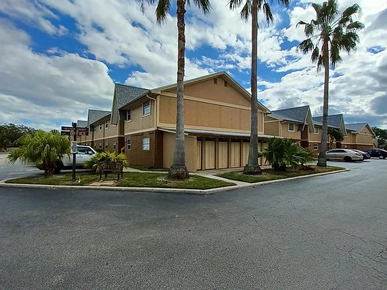 280 Ulster Ln — Photo 32