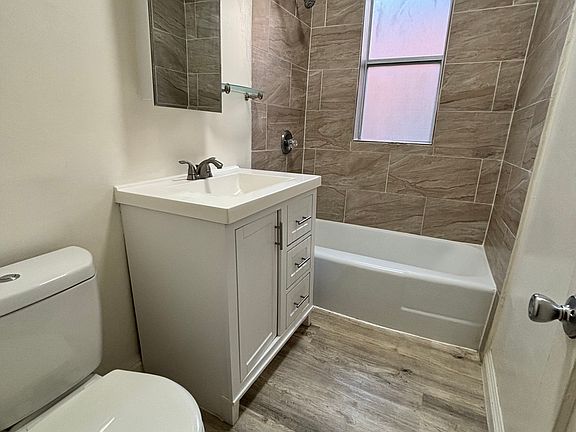 5th image of 4013 Melrose Ave #106