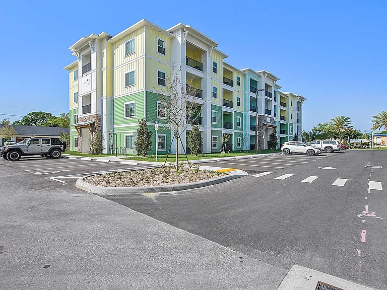 Grand Oak Apartments — Photo 26