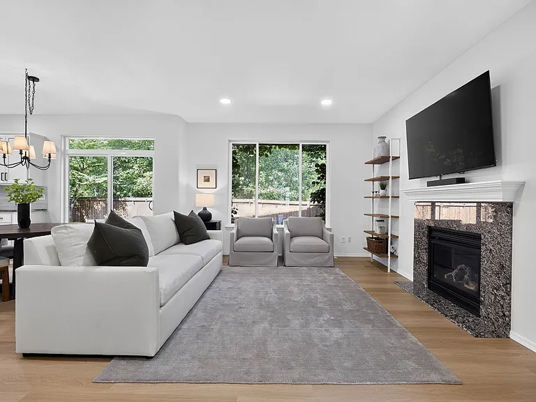 659 Vashon Pl NE — Photo 5