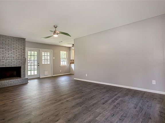 3rd image of 9932 Larchbrook Dr