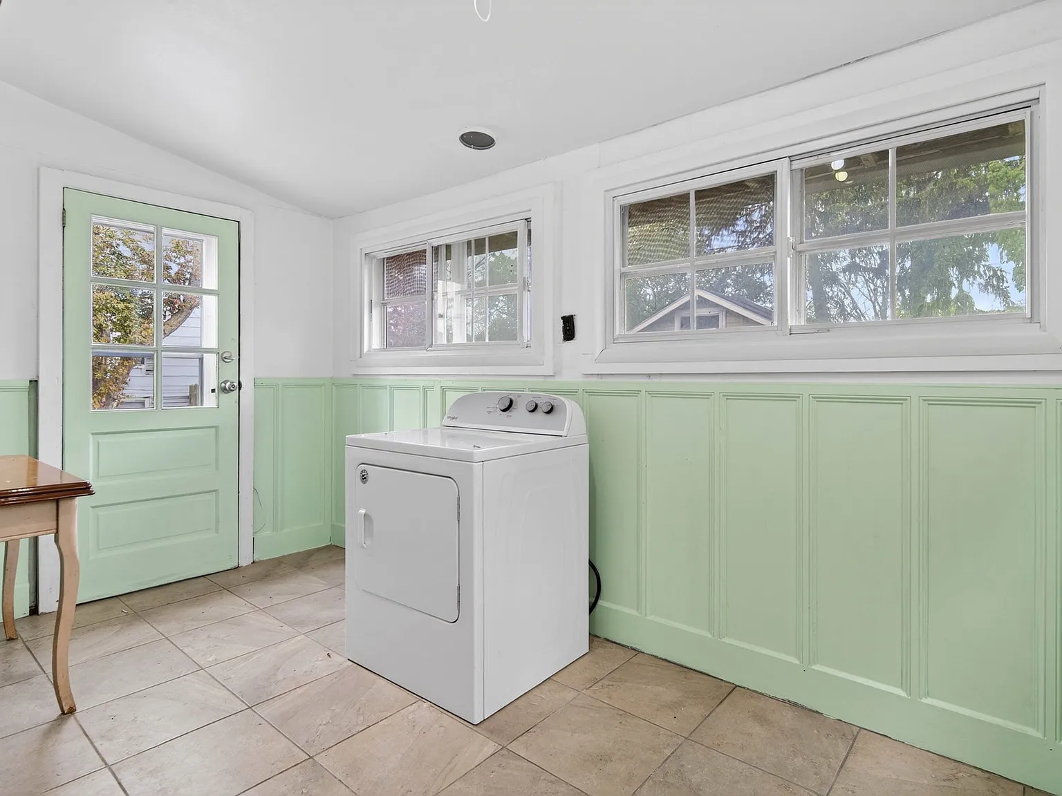 3 bed, 994 sqft, $1,995 — Photo 4