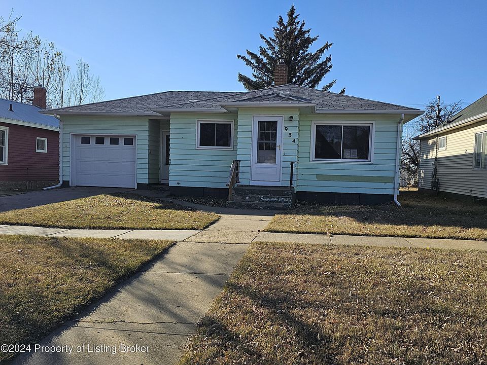 1st image of 934 1st Ave W