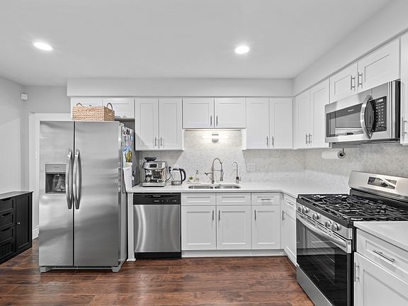 4th image of 16439 Cherry Hill Ave
