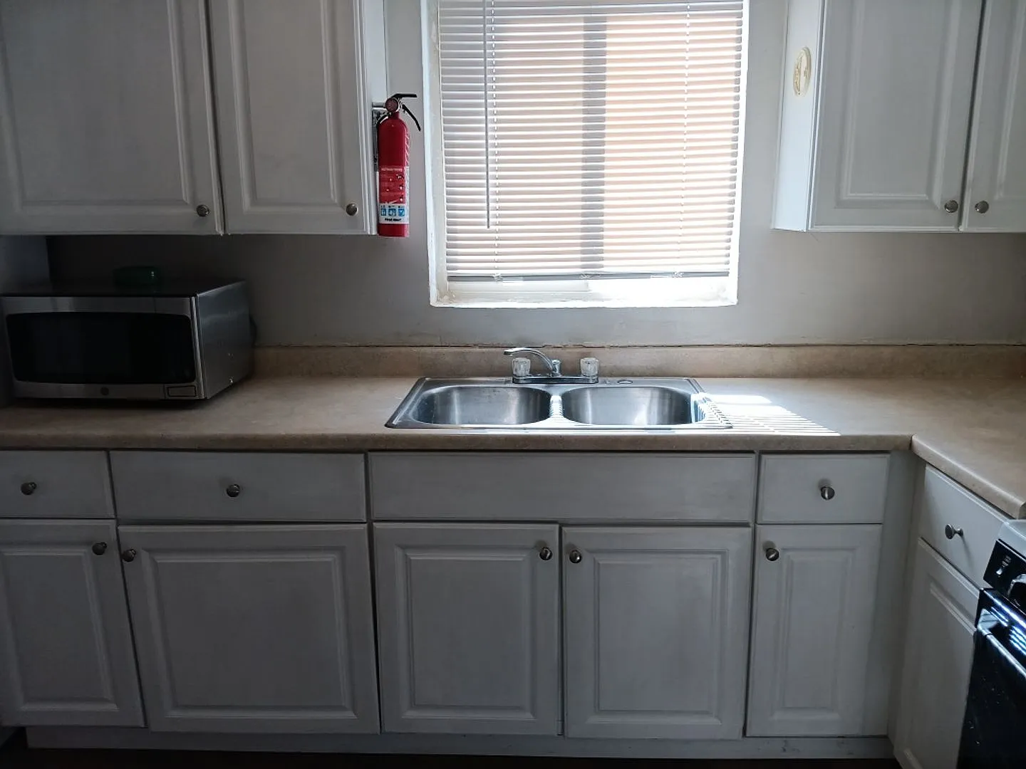 2-bedroom, 1-bathroom home located in the vibrant city of Albuquerque — Photo 4