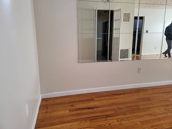 5th image of 1435-00 E 103rd St #2