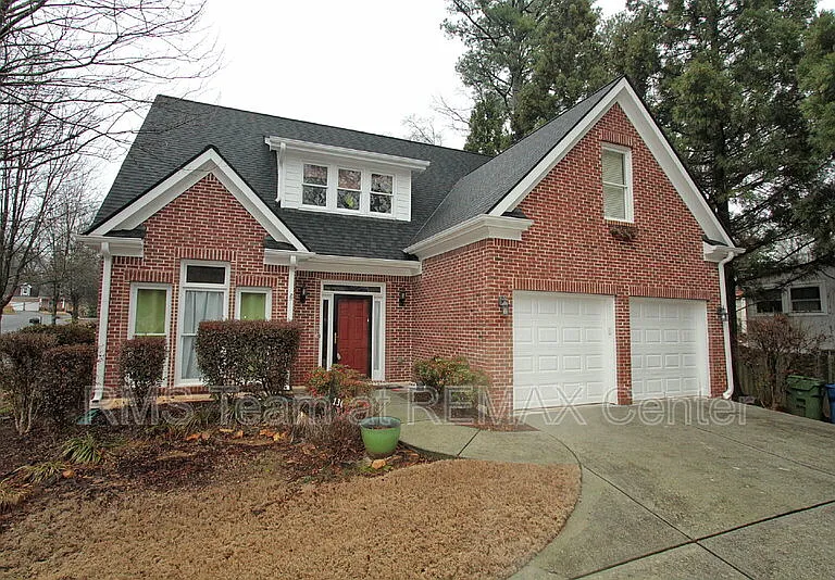 1360 Eastgate Ct SE — Photo 1