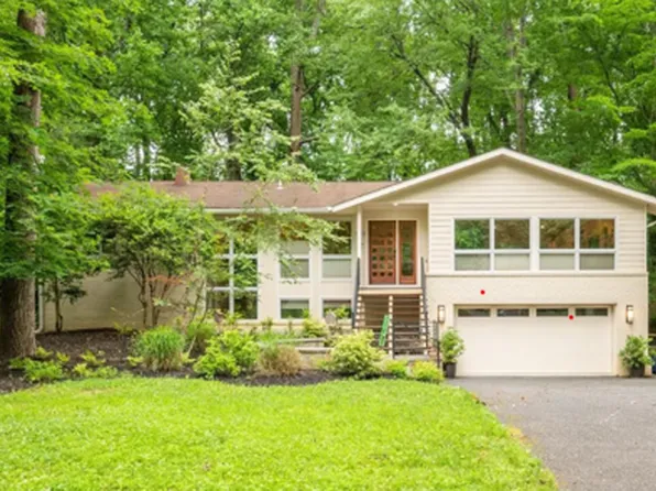 8313 Still Spring Ct, Bethesda, MD 20817