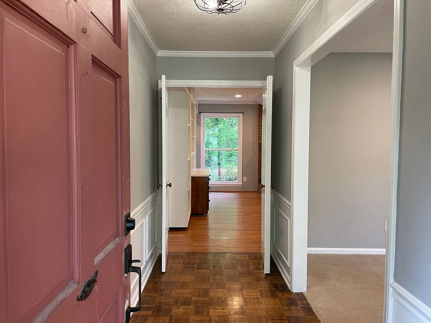 Four Bedroom Brick Home in Denver with finished basement and Seasonal Lake Views! — Photo 4