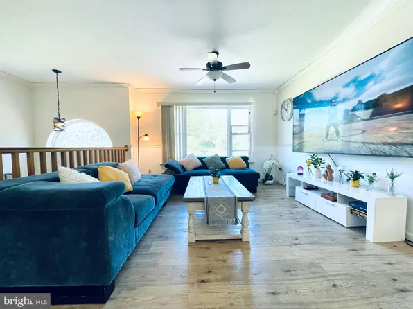 449 Clearview Dr, Long Pond, PA 18334