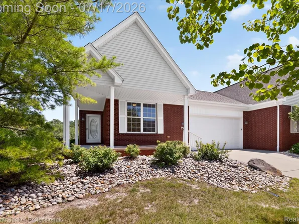 1398 Luxington Dr, Lapeer, MI 48446