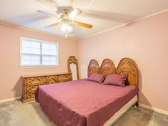 5th image of 216 Hobbs St