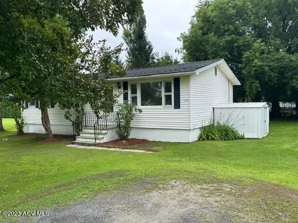 99 Champlain St, Rouses Pt, NY 12979