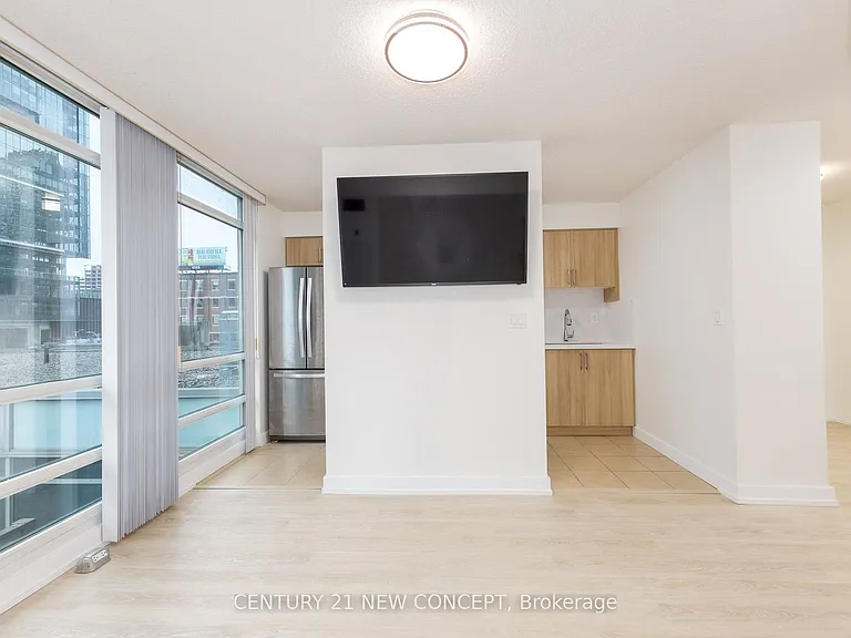 381 Front St W #501 — Photo 15