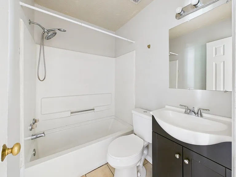 835 Winnetka Ave — Photo 13