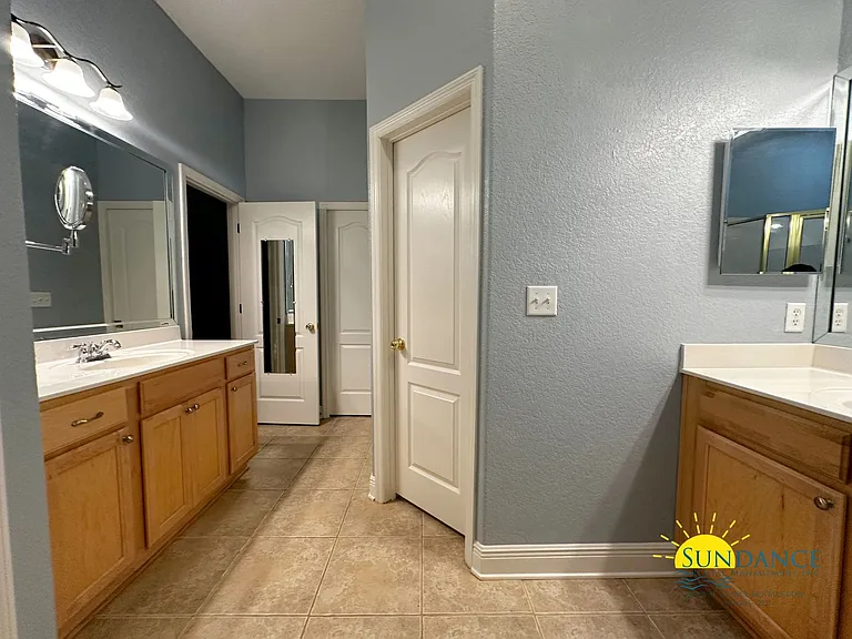 1533 Venice Ave — Photo 12