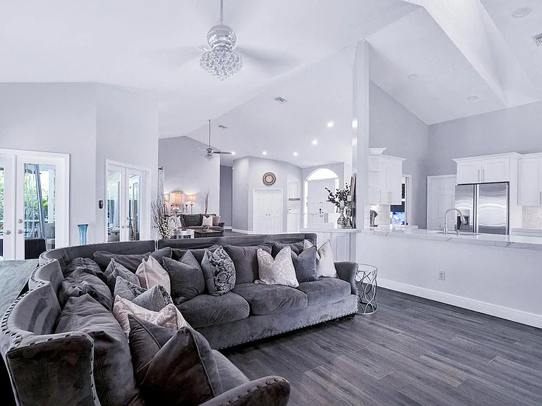 1350 Longlea Ter — Photo 36