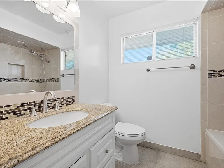2525 N Cherry Ave — Photo 16