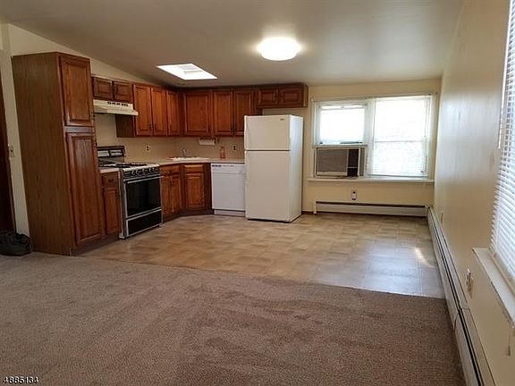 5th image of 71 Jefferson Ave