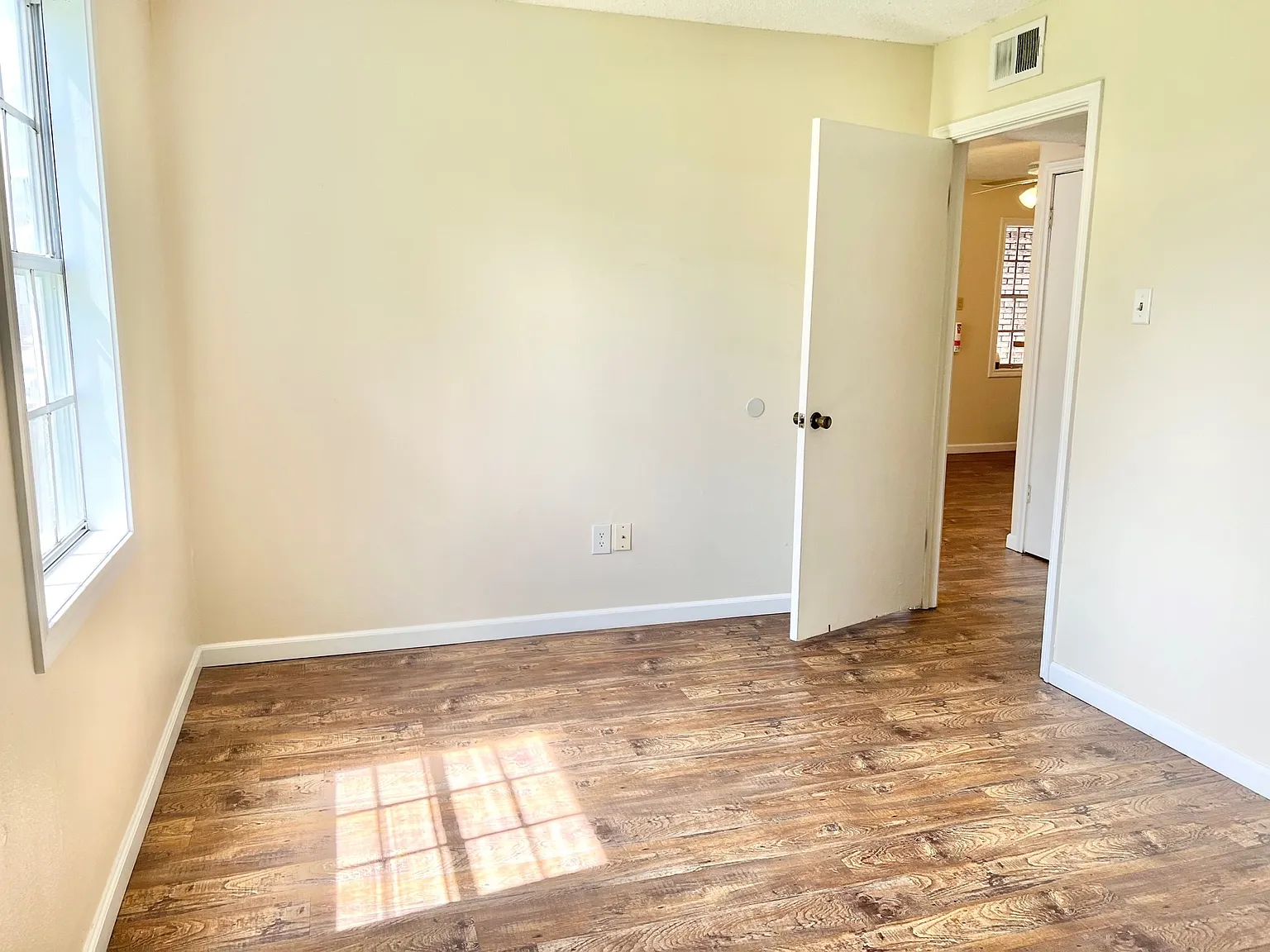 2 bed, 1000 sqft, $900 — Photo 4