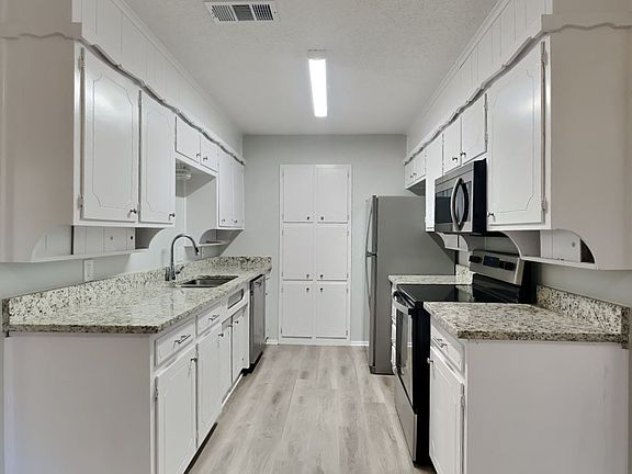 3rd image of 656 Sue Ann Ln