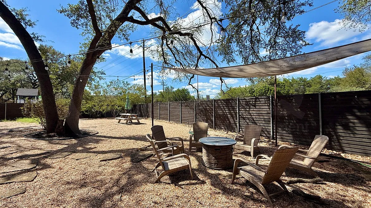 3 bed, 2.5 bath, 1646 sqft, $4,000 — Photo 4