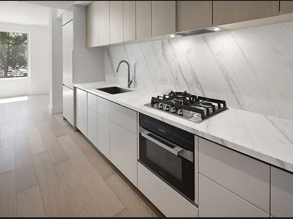 1st image of 208 Delancey St #2C