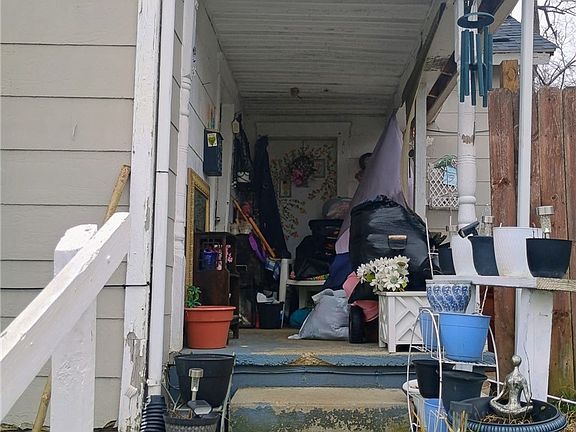 2nd image of 1453 W Clark St