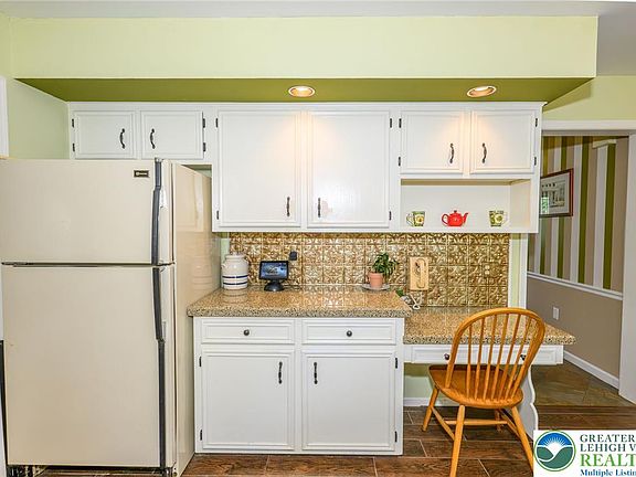 5th image of 410 E Mayfield Cir