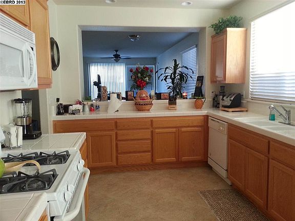 4th image of 224 Tahoe Ct