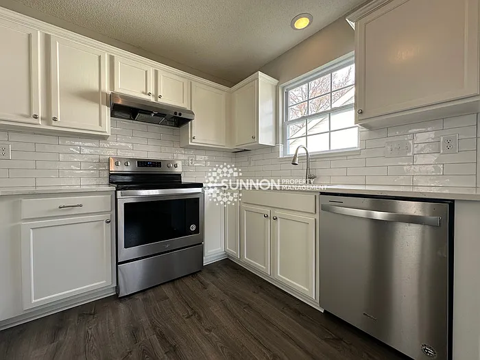 3 bed, 2.0 bath, 1383 sqft, $2,099 — Photo 4