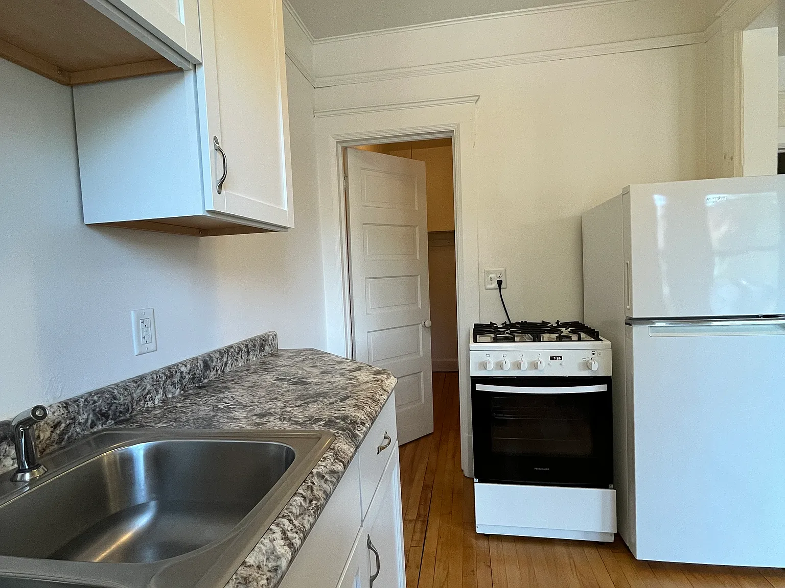 1 bed, 550 sqft, $1,225 — Photo 3