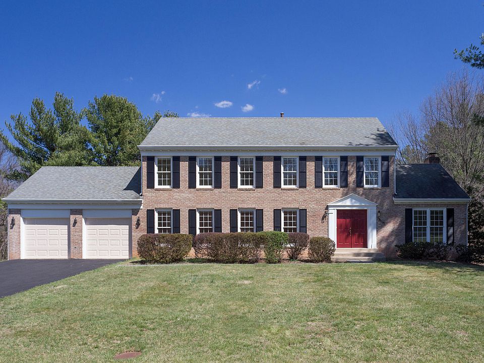 1st image of 8445 Holly Leaf Dr