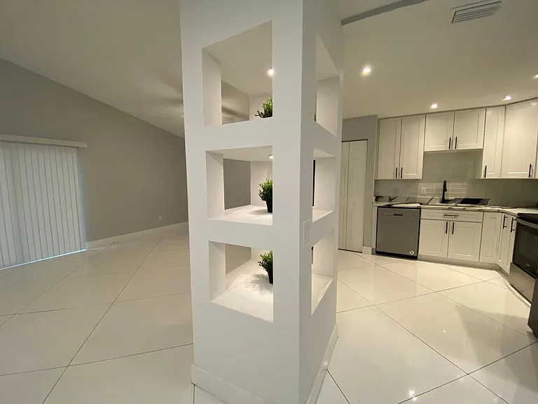 2032 Gregory Dr — Photo 5