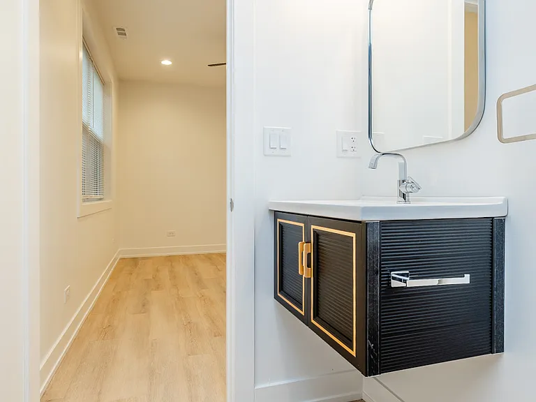 6031 S Vernon Ave #1 — Photo 15