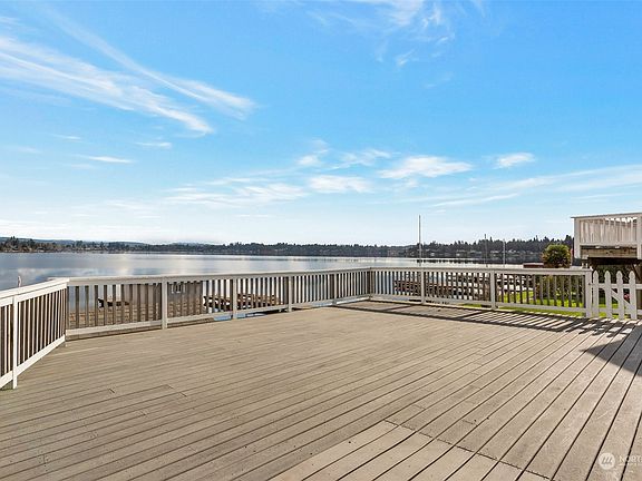 Amazing, huge view deck!>