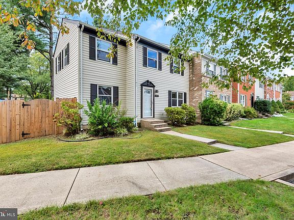 3rd image of 2043 Forest Hill Ln