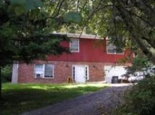 910 Old Schoolhouse Rd, Newton, NJ 07860