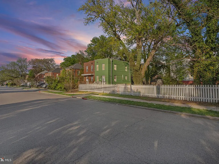 1019 President St — Photo 25